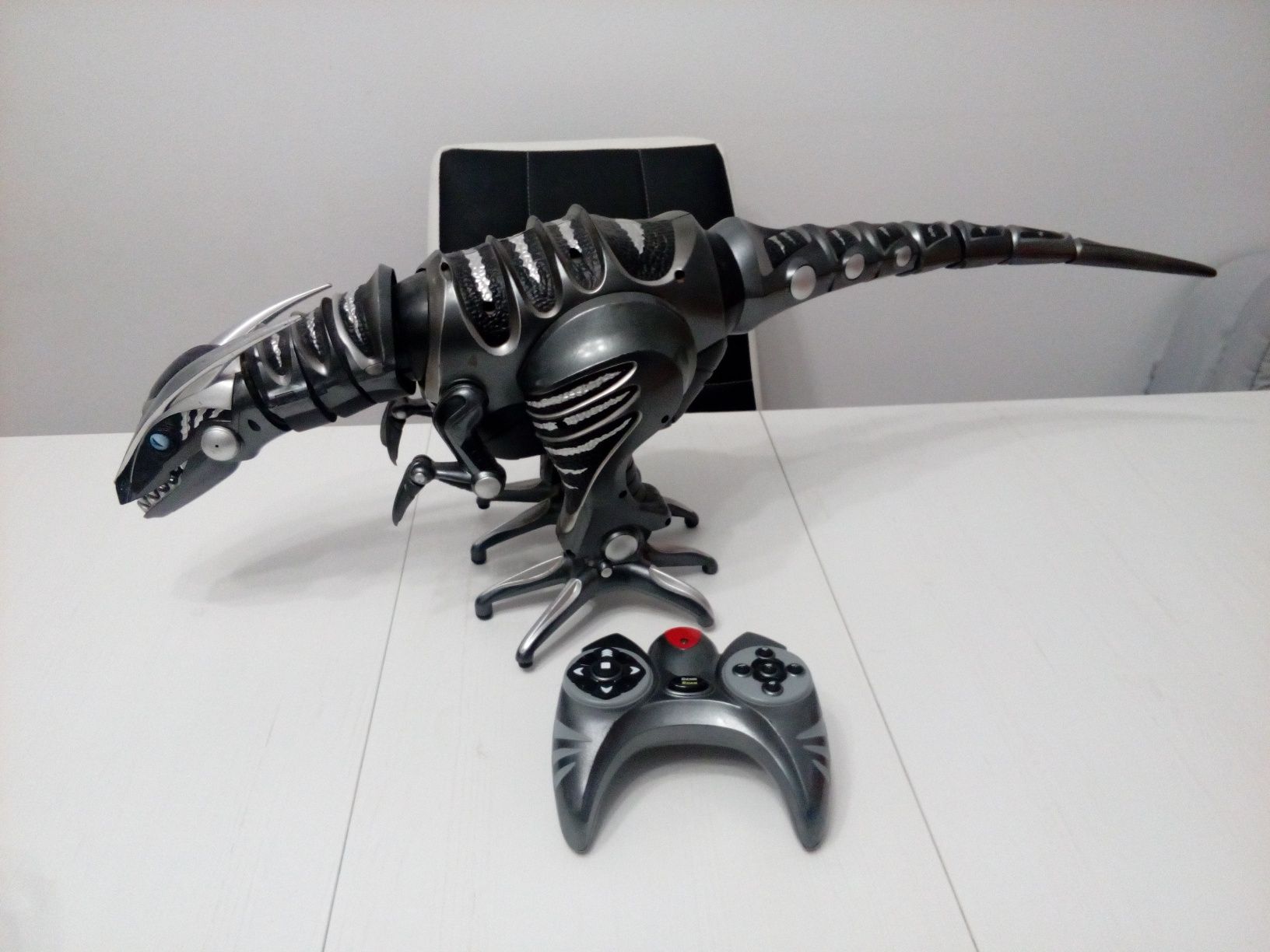 Robozaur, dinozaur zdalnie sterowany pilotem 80 cm