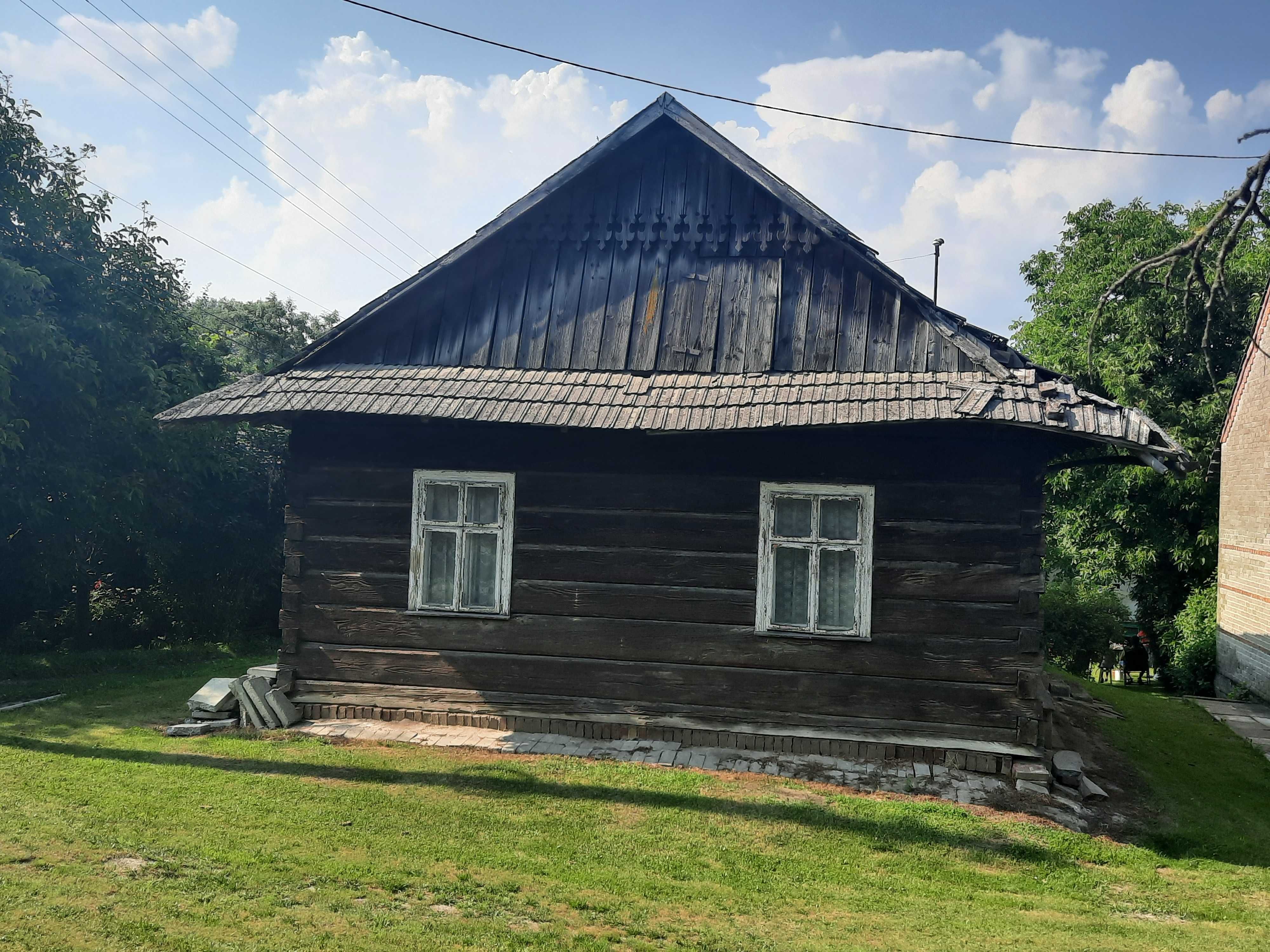 Stary drewniany dom do rozbiórki