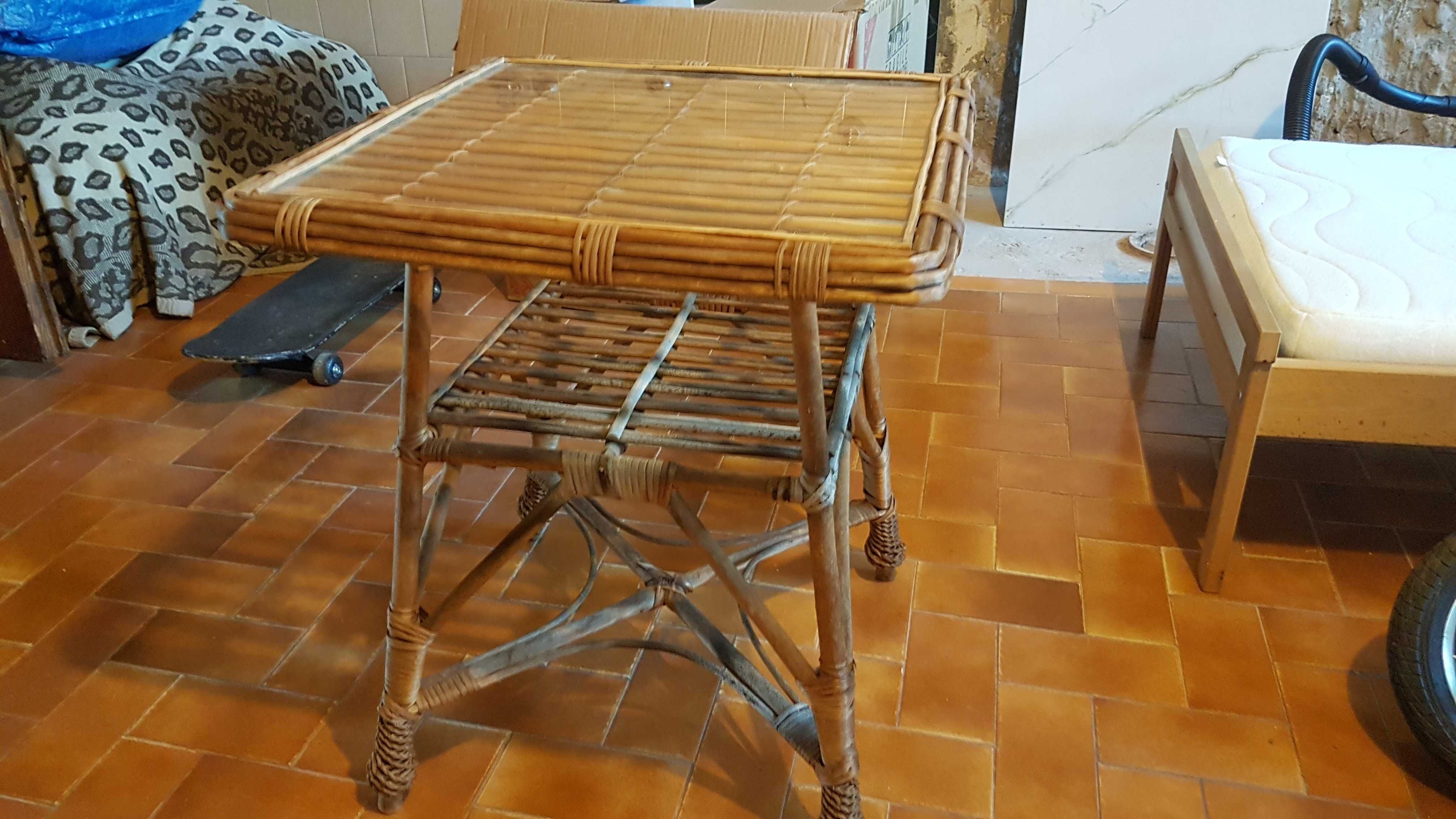 Stolik rattanowy ze szklanym blatem, stół balkonowy