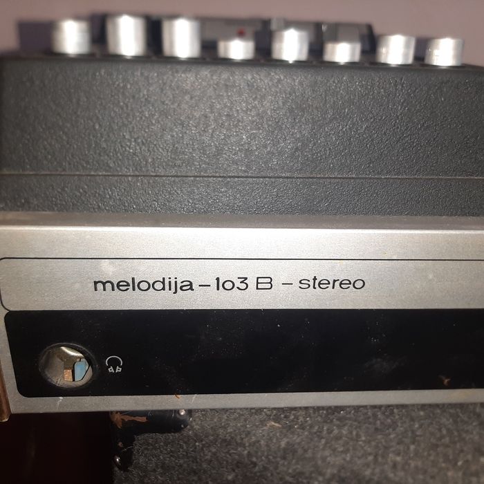 Проигрыватель винила Радиотехника Мелодия 103 с колонками