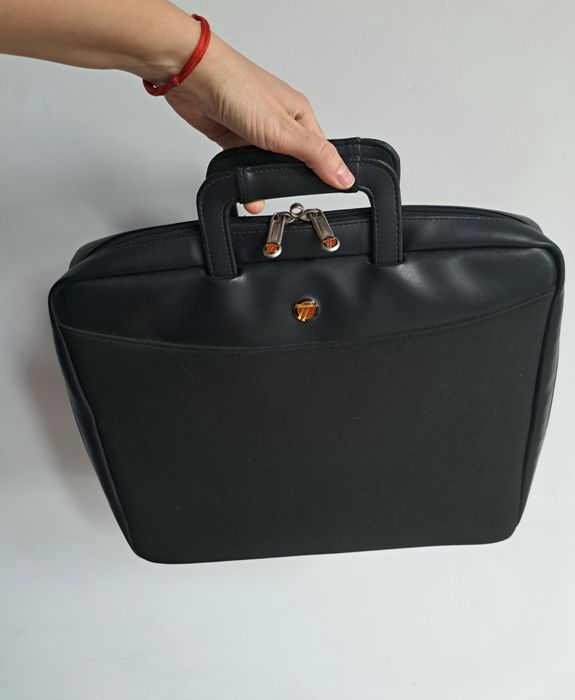 Czarna torba na laptopa CTM210-10 Targus