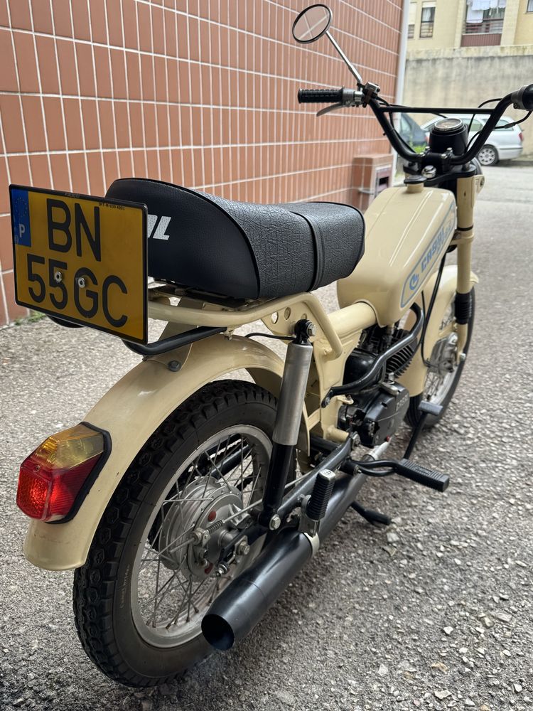 Motorizada Casal Boss 83