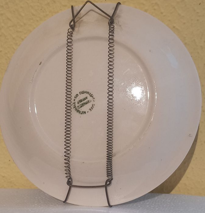 Prato decorativo falante, 19 cm. diametro.