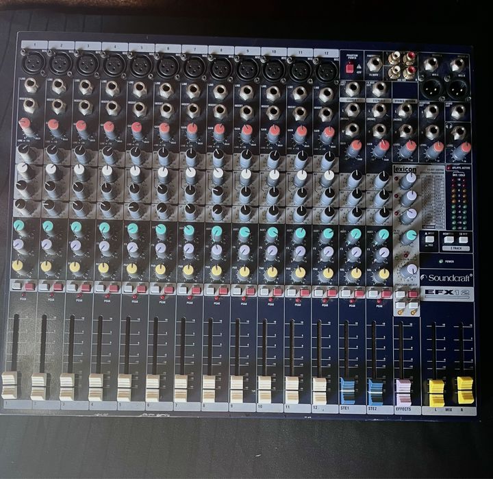 Mesa de som Soundcraft EFX12