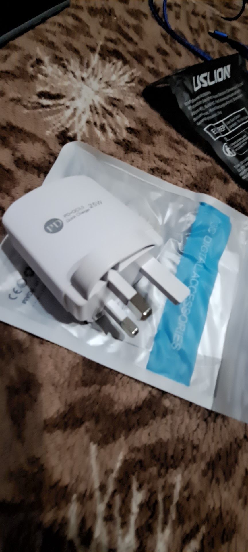 Продам зарядный блок быстрая зарядка  25W