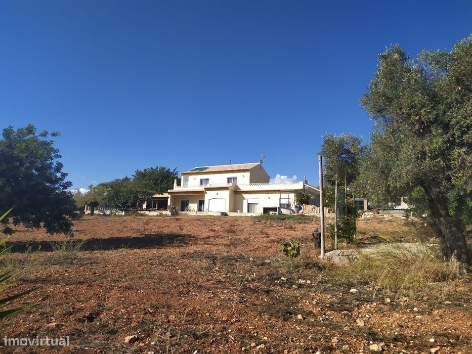 Moradia V4 C/ 7000M2 Terreno Pechāo