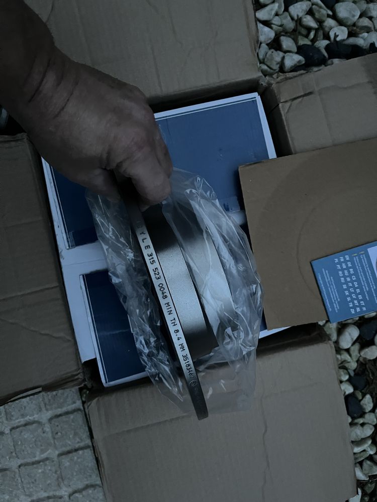 Vendo jogo discos BMW serie 1 trazeiros Novos marca Meyle ventilados
