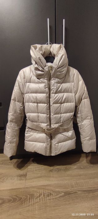 Жіночий пуховик.