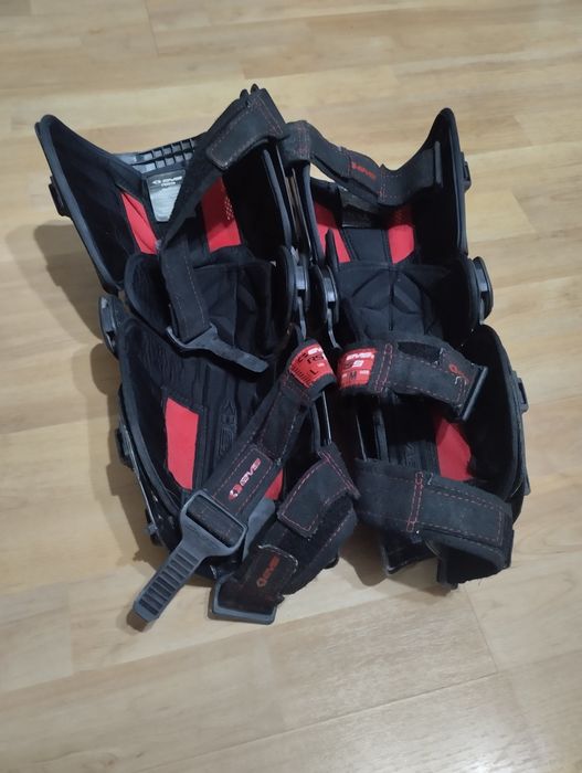 Ortezy/ochraniacze na kolana, EVS RS9, rozmiar M. Cross żużel enduro