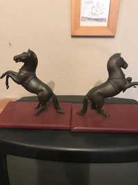 Cavalos em bronze