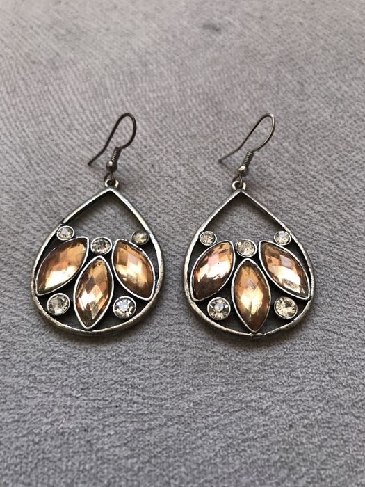 Vários brincos Parfois, H&M, Bijou Brigitte e Pedra Dura