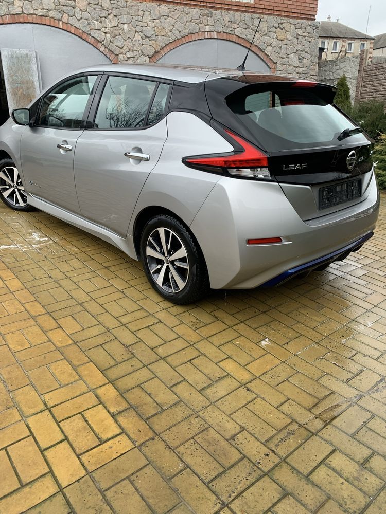 Nissan leaf 40 kwh (150)