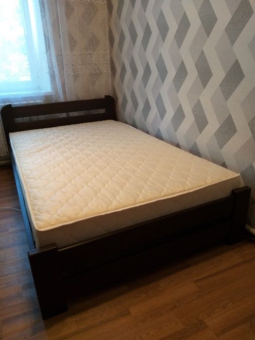 Кровать дерево массив