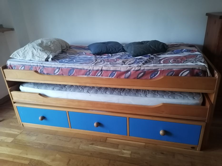 Cama dupla de solteiro marca ARC em madeira com três gavetões