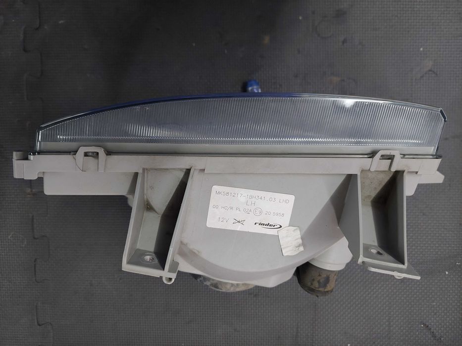 farol esq Mitsubishi