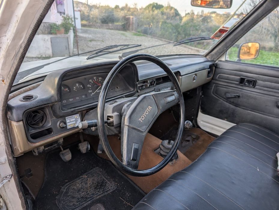 Vendo carrinha Toyota Hilux LN40