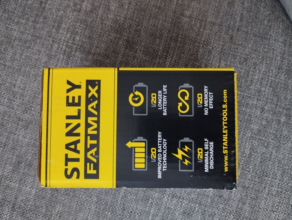 Аккумуляторная батарея STANLEY FATMAX SFMCB204