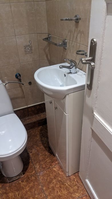 Szafka umywalka z baterią