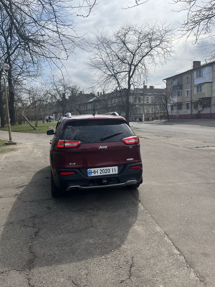 Продам Jeep cherokee 2015