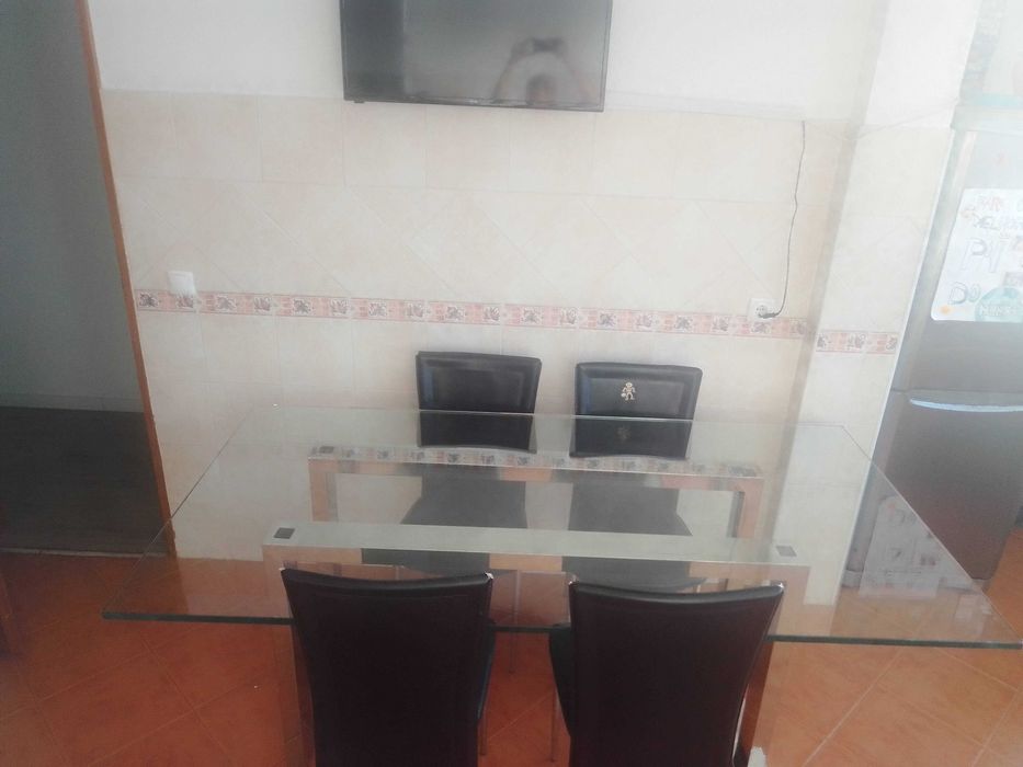 Mesa de Vidro com base em inox