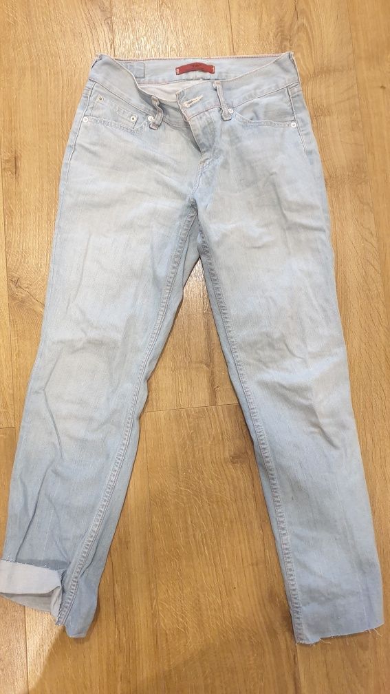 Levis model Eve r. 30