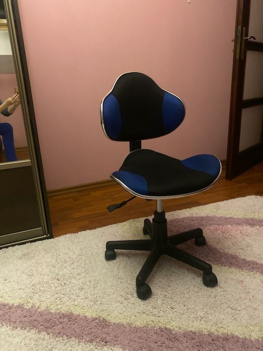 Fotel dziecięcy obrotowy