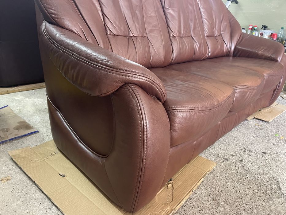 Шкіряний диван з кріслом-реклайнером
