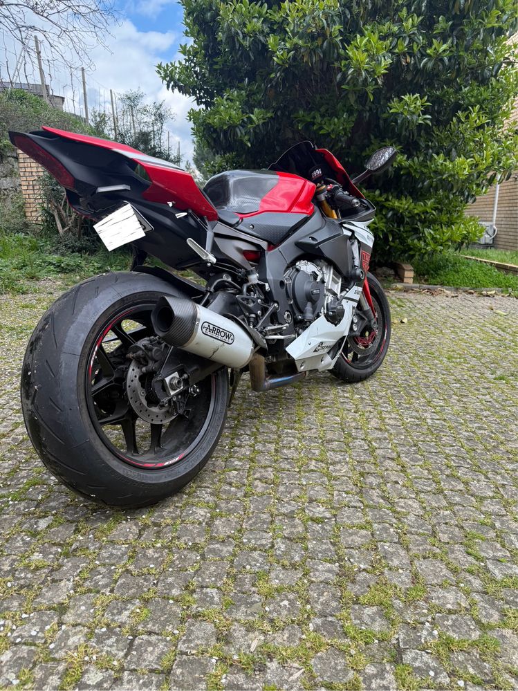 Yamaha R1    2015