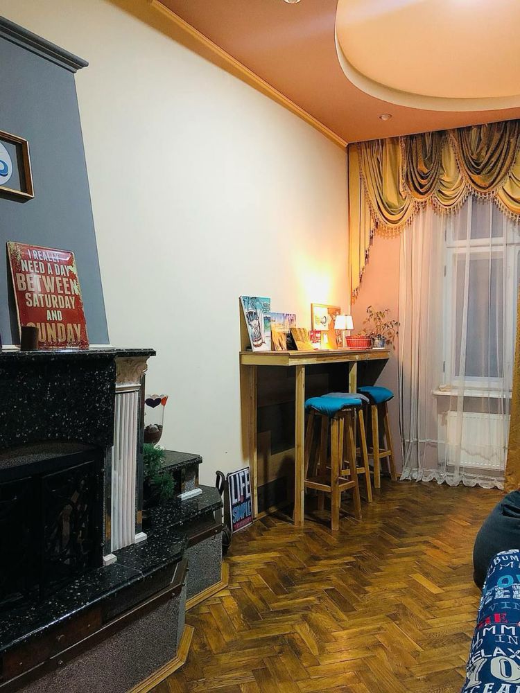 Атмосферний хостел , окремі кімнати, ліжко місця , центр міста