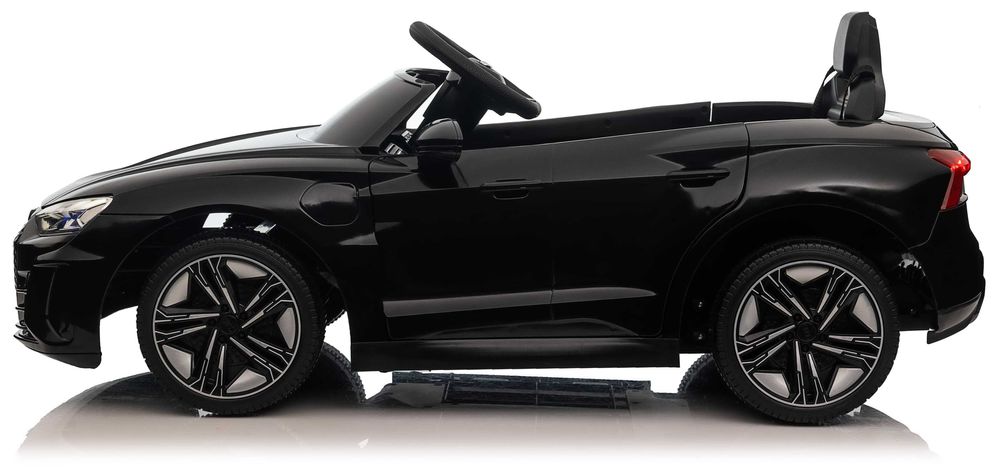 Дитяча машинка ауді