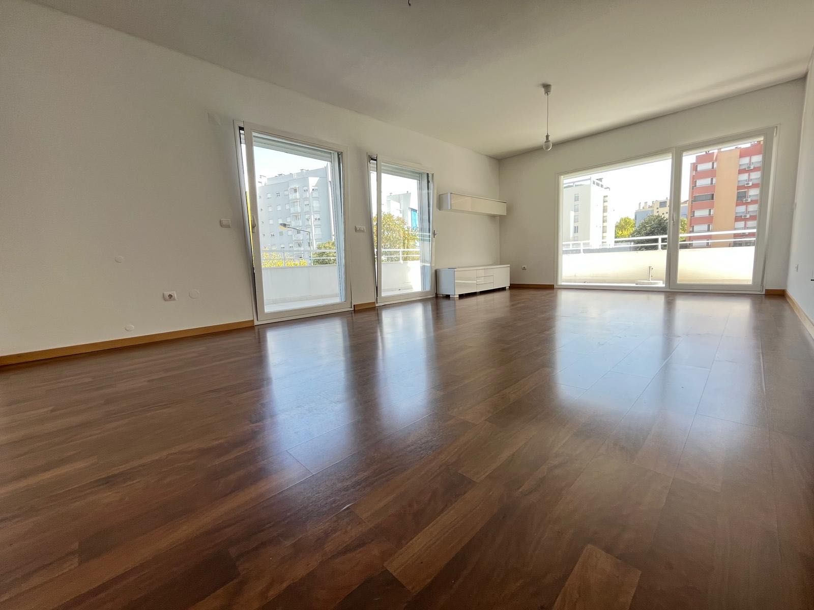 T1 Luminoso (Telheiras) com 100m2