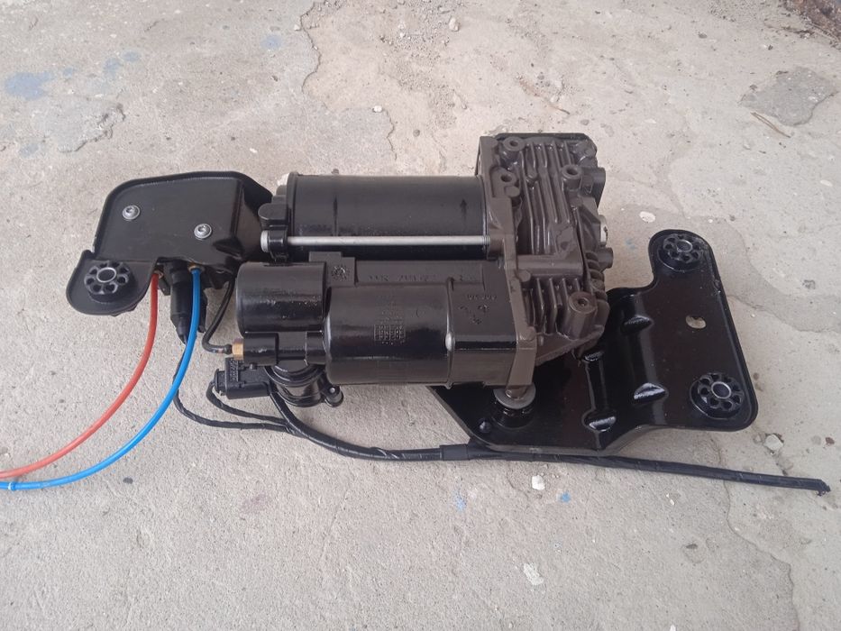 Компрессор пневмоподвески BMW X5 E70 2007-2013 EBLV0514