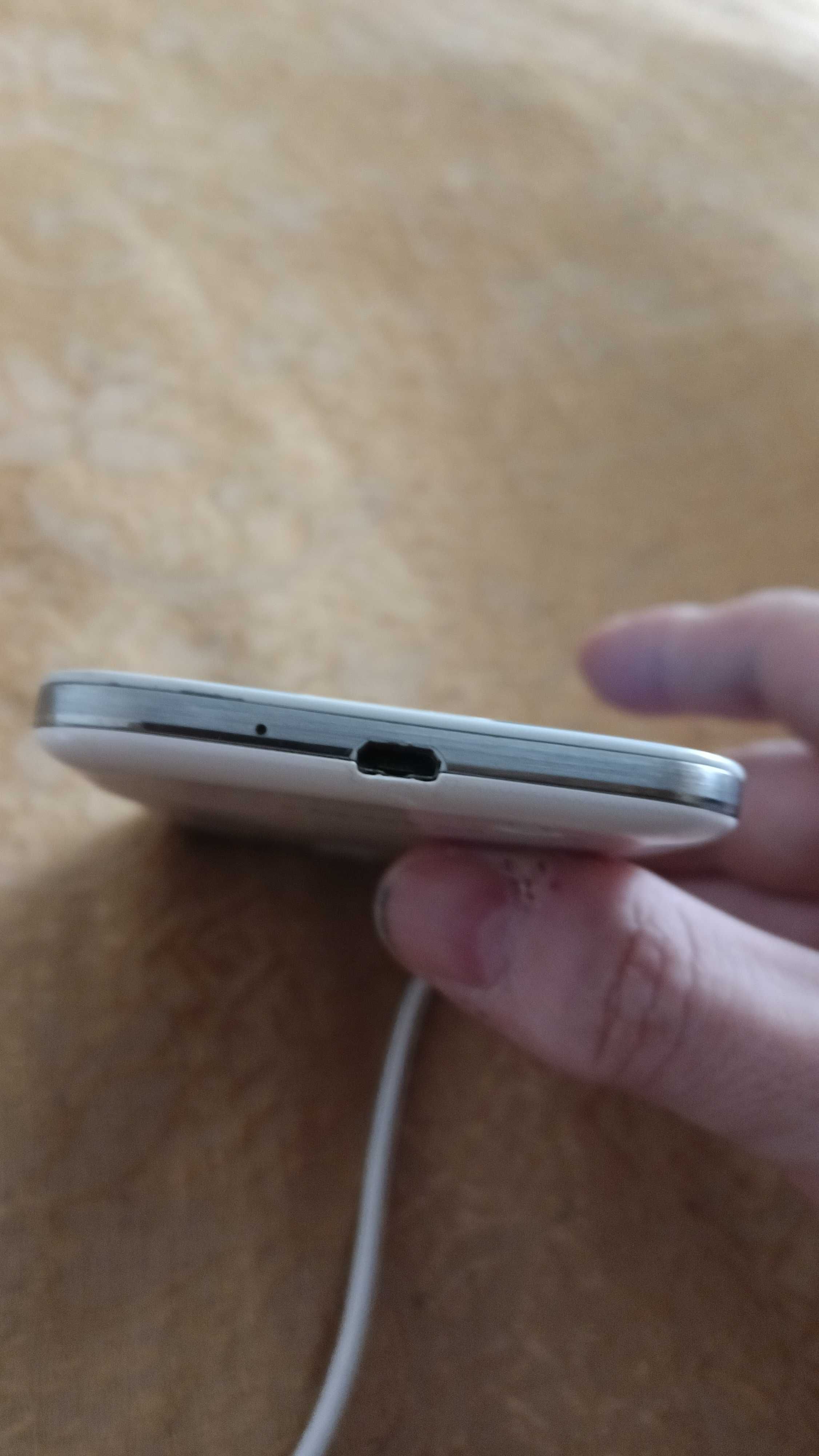 Смартфон Samsung Galaxy S4 (GT-I9505) + нова карта пам"яті на 128Gb