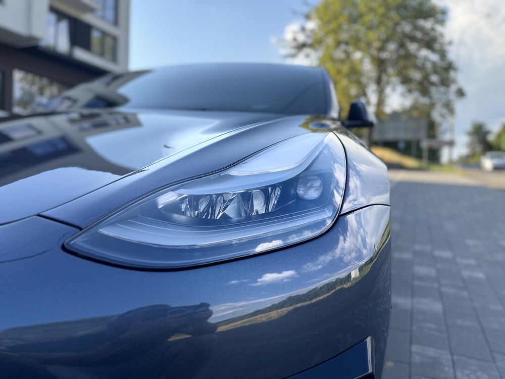 Tesla model 3 2021