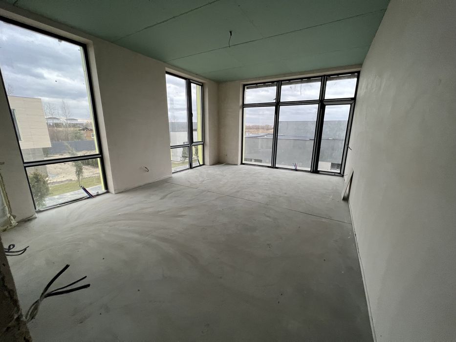 220000 продам дом с выходом на Днепр вишеньки. Рядом осокорки золоче