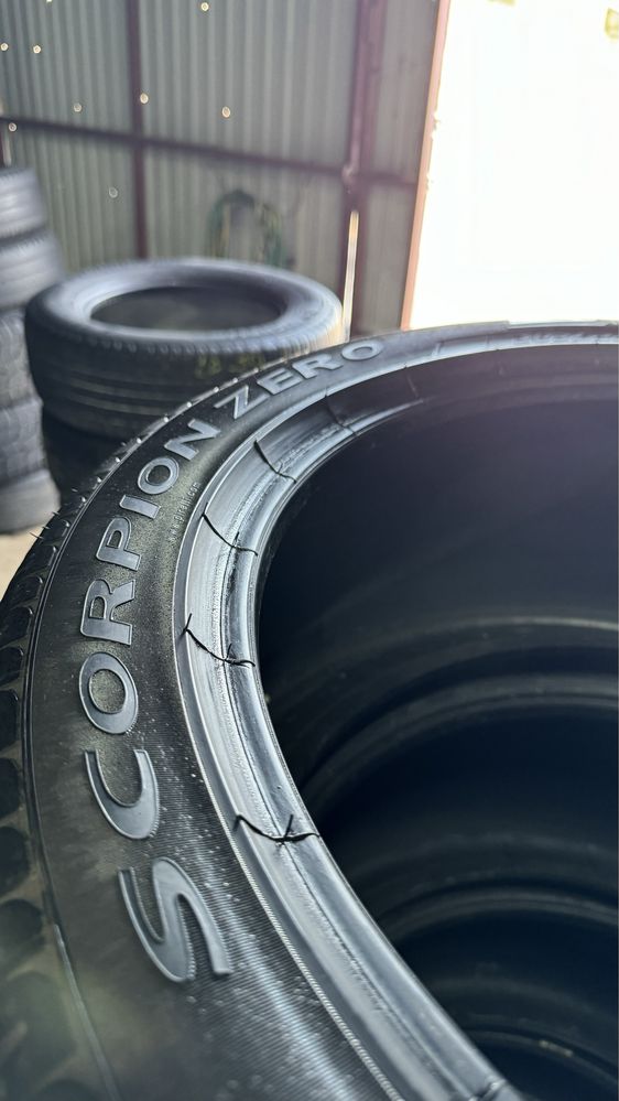 R22 305/35 Pirelli Scorpion Zero