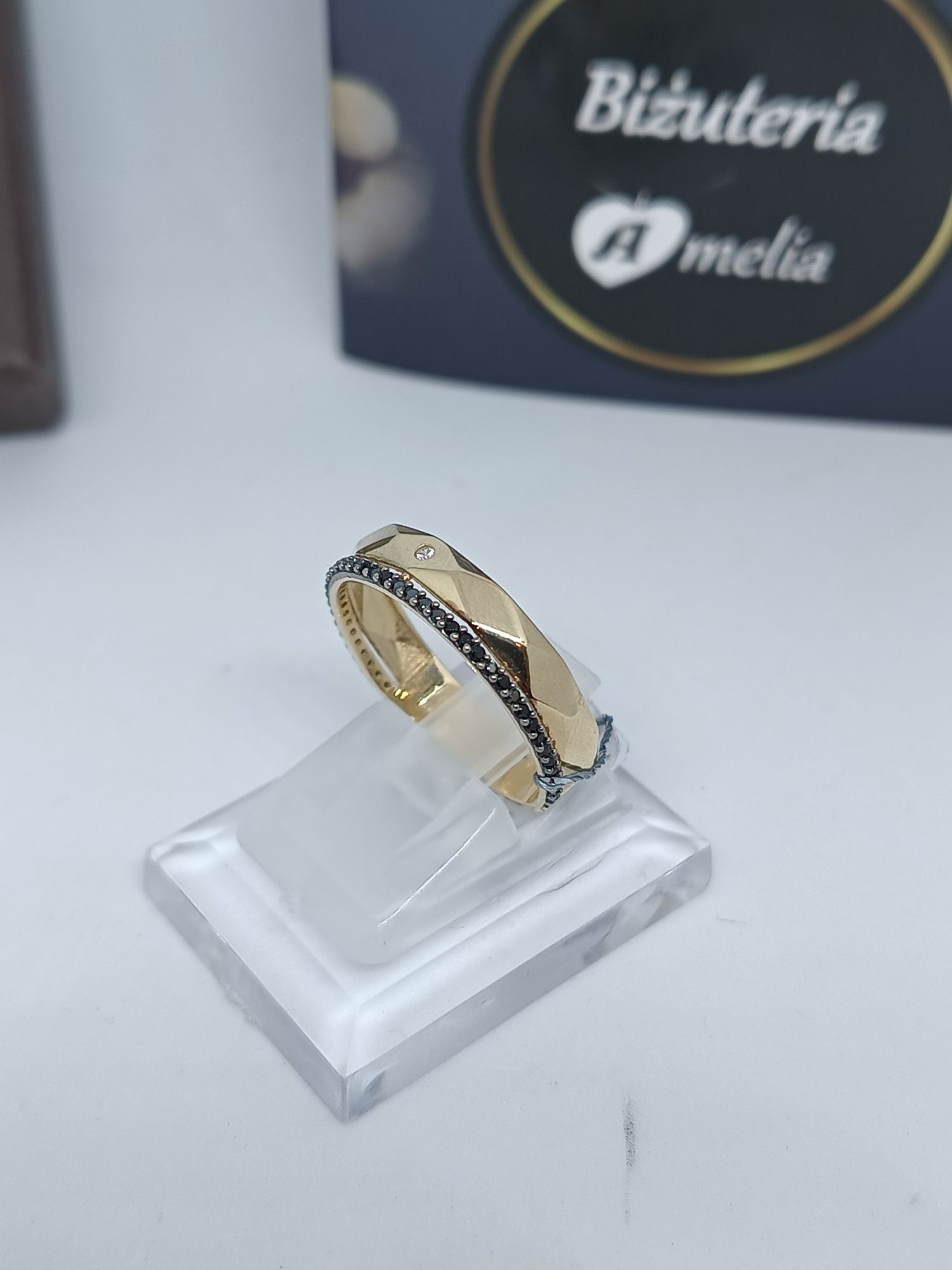 Piękny oryginalny złoty pierścionek podwójny z czarnymi cyrkoniami 585