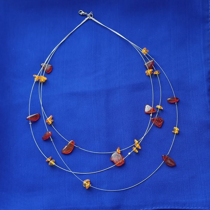 Украшение на шею с янтарем
