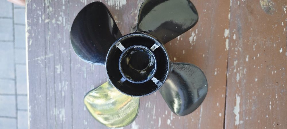 Śruba napędowa 10 1/8 x 14 x 4 Bs Pro Prawa