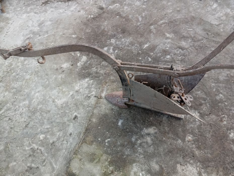 Плуг для коня   .