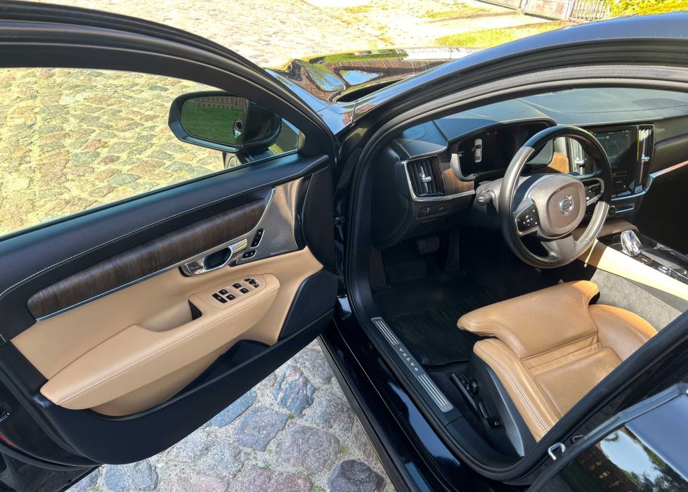 Volvo S90      2022