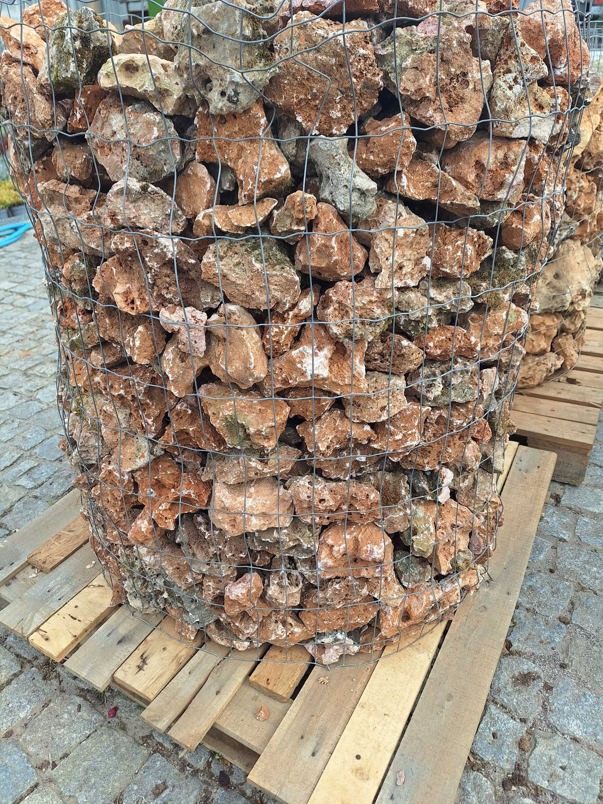 Pedra regional furada  Jardim