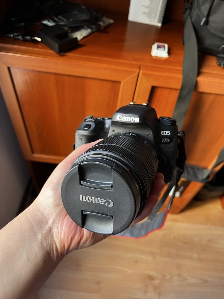 Camara DSLR Canon EOS 77 D