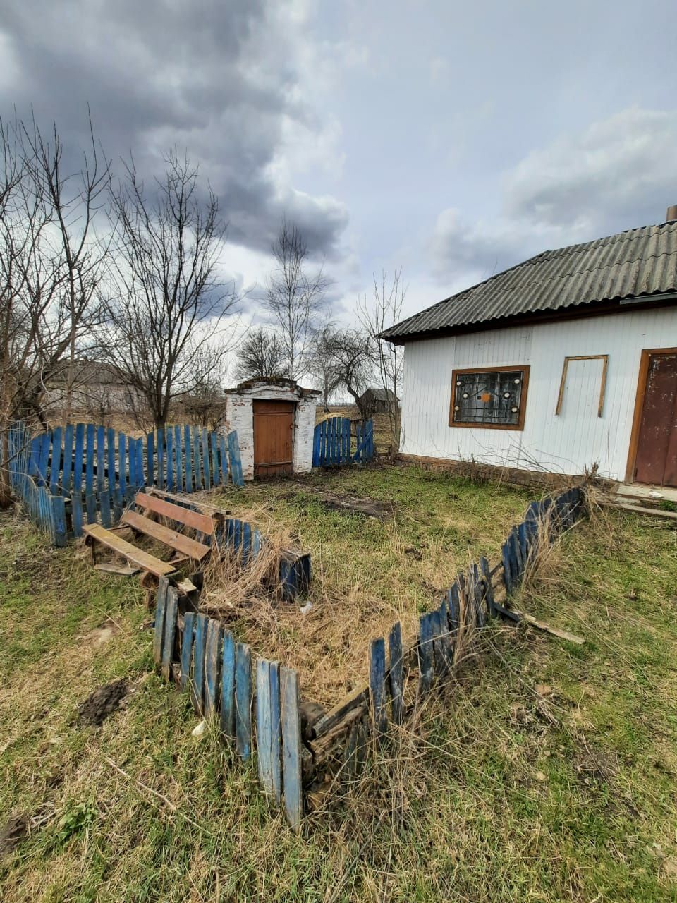 Будинок обладнаний під магазин. Знаходиться в м. Носівка вул Полівка.