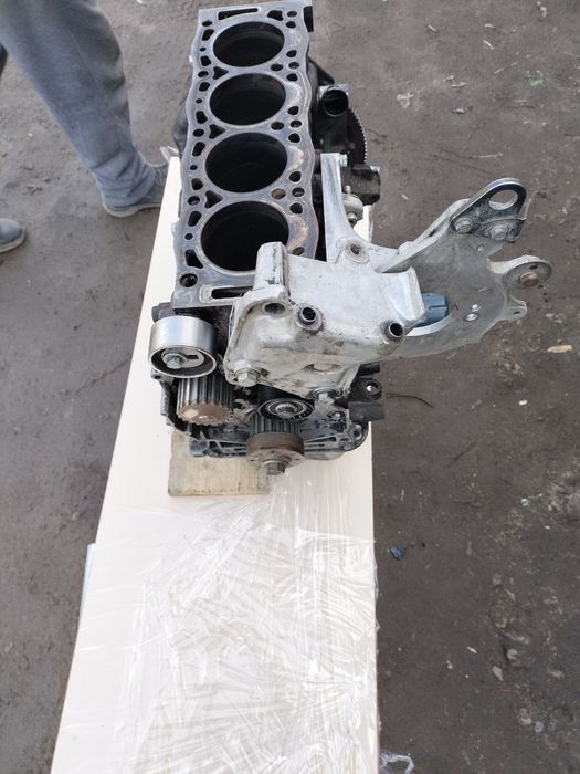 Мотор dw8 (citroen berlingo 1.9), колектор, форсунки, поршня