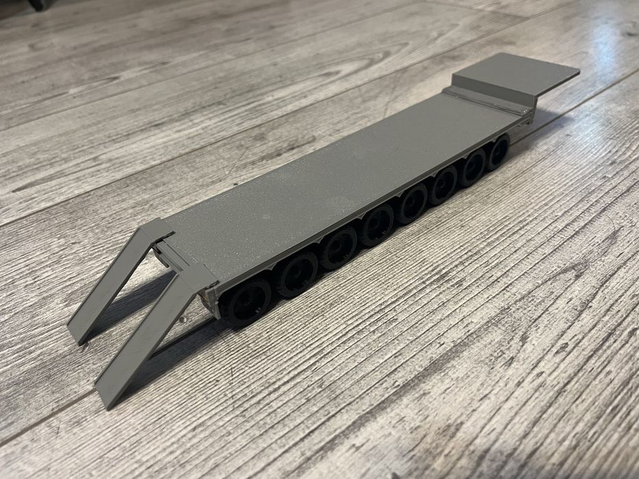 Model naczepy 8-osiowej 1:43