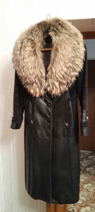 Продам жіночу дубльонку , пальто