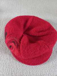 czapka czerwona damska na zimę