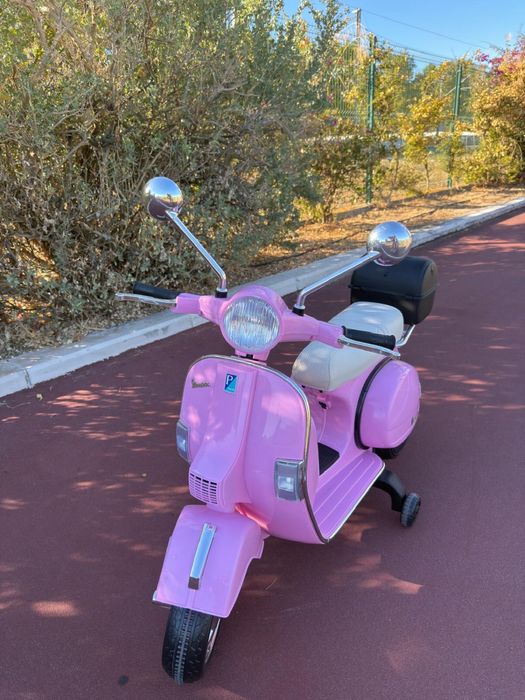 Vendo linda scooter eletrica a imitar Vespa