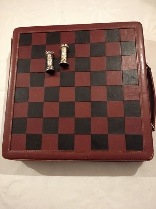 Шахи з кейсом...
